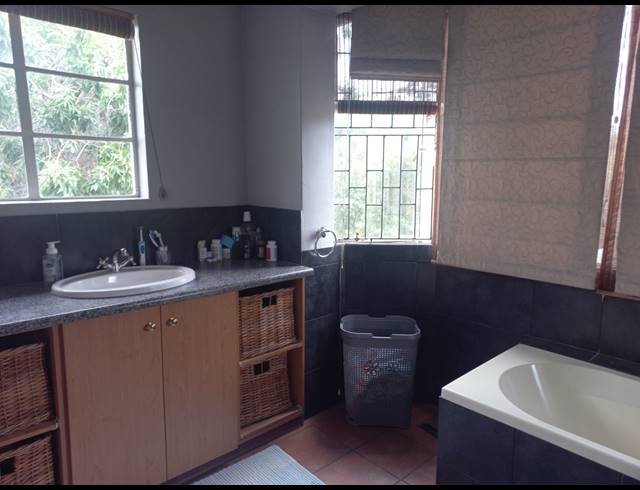 4 bed property to rent in PAGLANDE